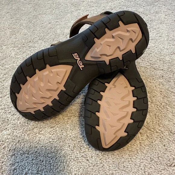 BRAND NEW Teva Tan Strappy Sandals - Picture 4 of 5